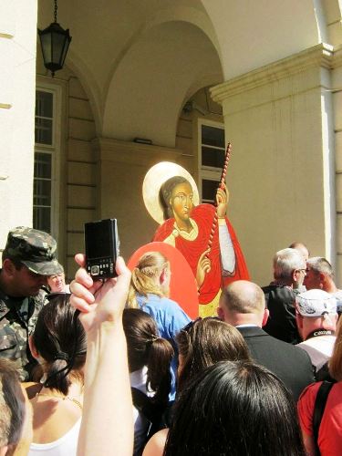 Львів: св.Юрія-змієборць- допомагає збирати кошти для Українського війська 